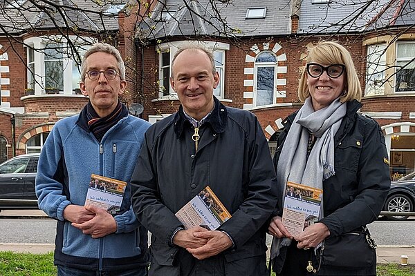 Lib Dem councillors Donna Harris and Matthew Bryant campaign with Liberal Democrat leader Ed Davey in Streatham Hill West & Thorton. Standing by Tooting Common on Emmanuel Road
